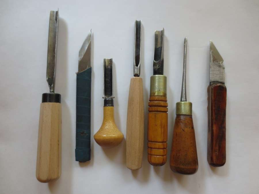 Как вырезать по дереву. виды резьбы. инструменты и материалы