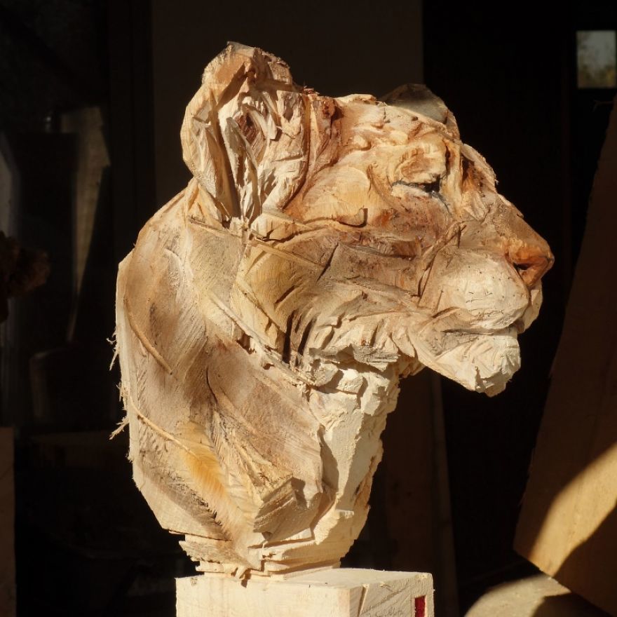 Скульптура из дерева резной медведь. фигуры из дерева бензопилой своими руками