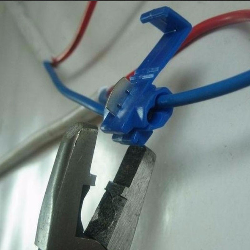 Как обрезать провода под напряжением 220в? как под напряжением зачистить провод