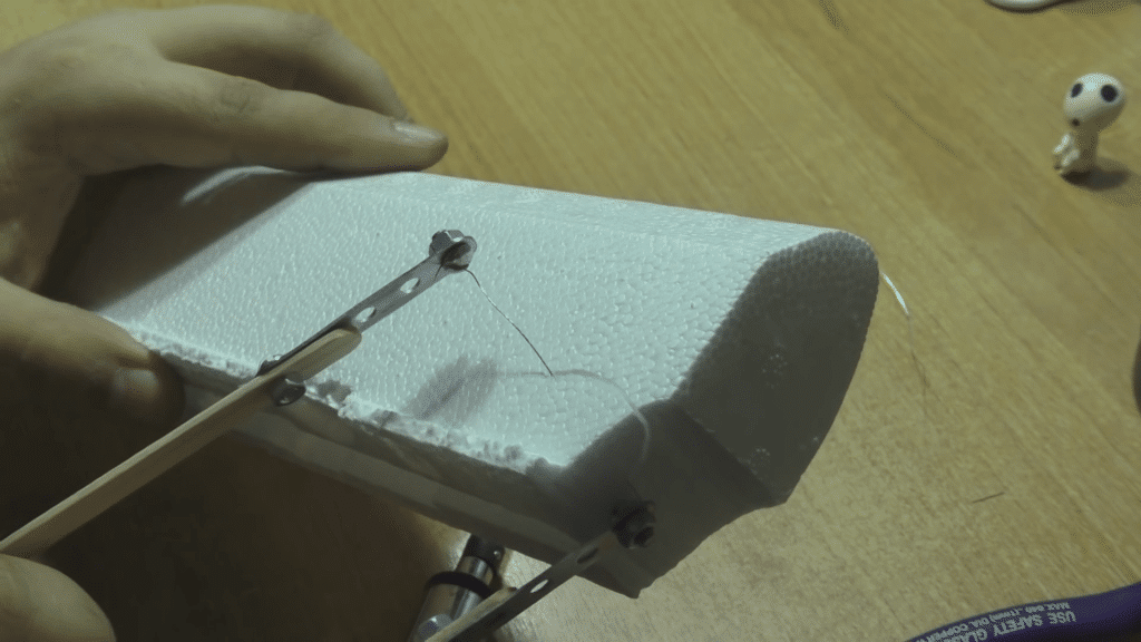 Как разрезать пенопласт, не помяв его и не раскрошив