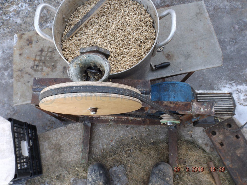 Дробилка для зерна — устройство, виды, изготовление своими руками