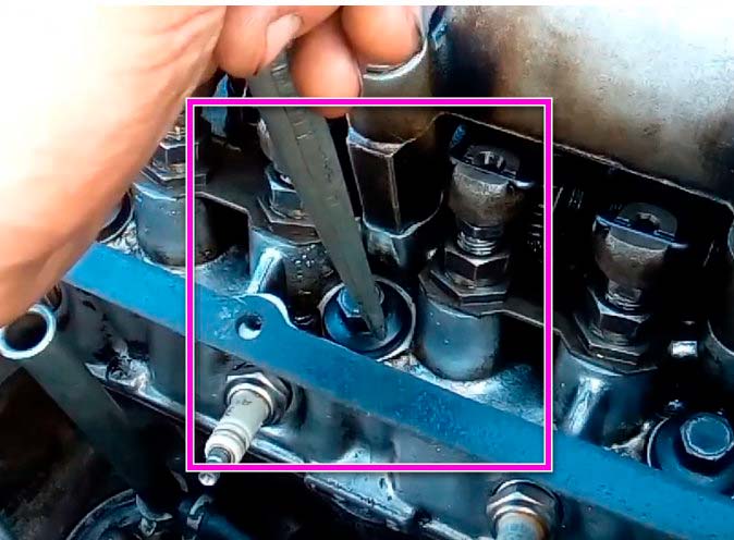 Как выкрутить обломившийся болт из блока двигателя или других узлов: доступные способы