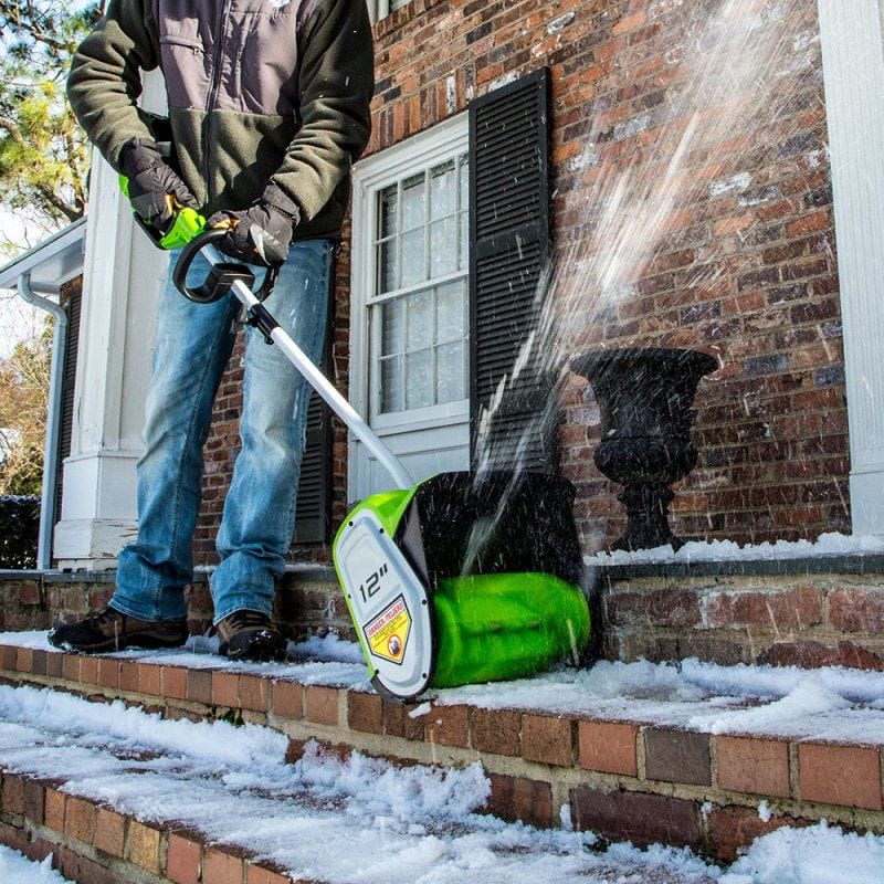 Механическая лопата со шнеком или электролопата — что лучше для уборки снега