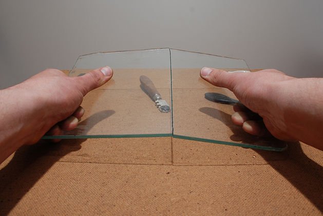 Как правильно резать стекло в домашних условиях со стеклорезом и без