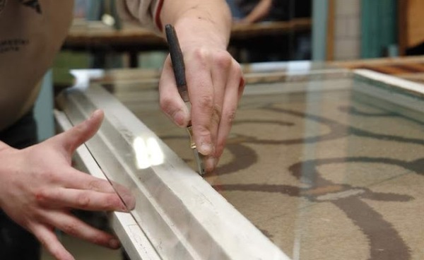 Как правильно резать закаленное стекло своими руками?