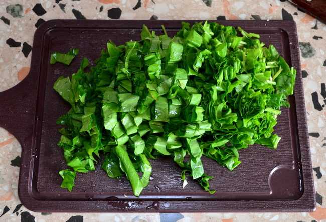 Зеленый борщ со щавелем и свеклой, рецепт с фото