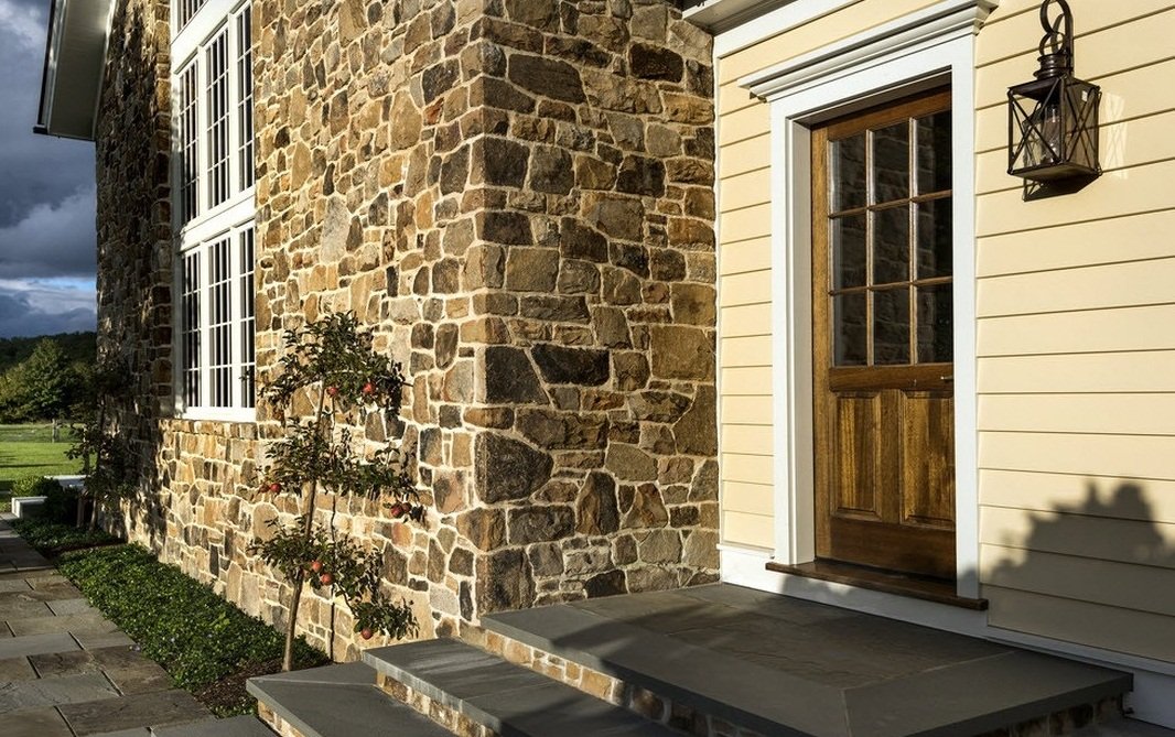 Натуральный камень для облицовки фасада: технология отделки фасадных элементов при помощи декоративного и природного камня