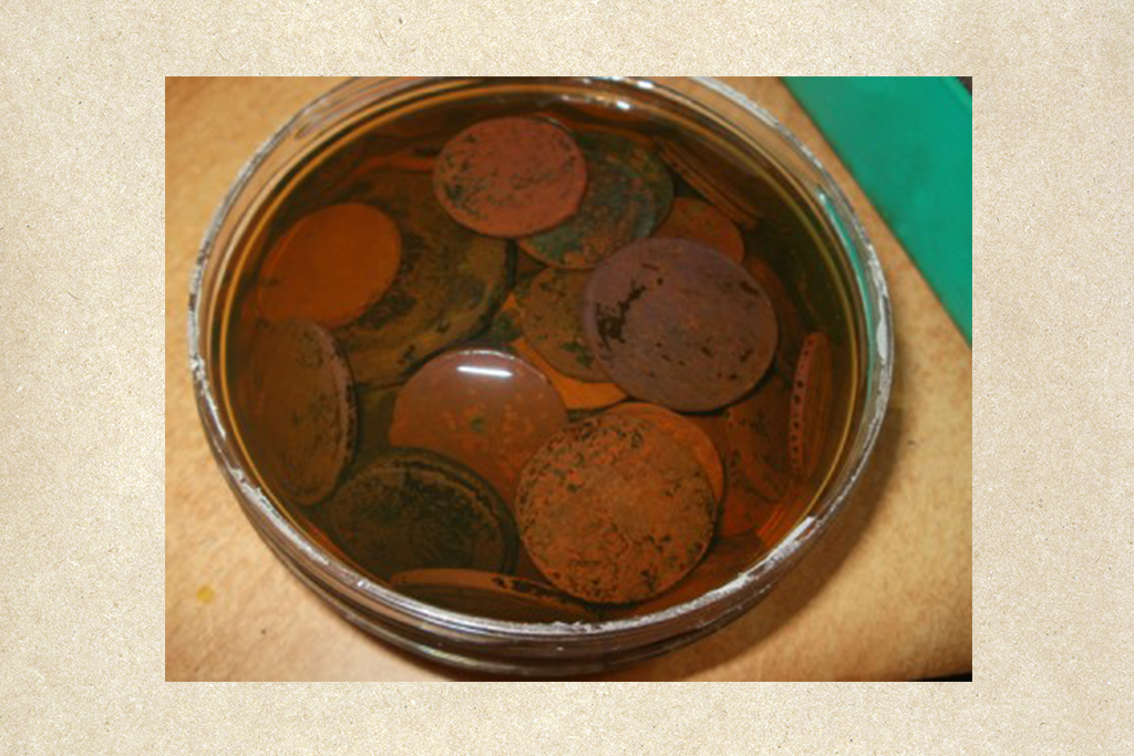 Как почистить бронзовую монету от грязи и налета