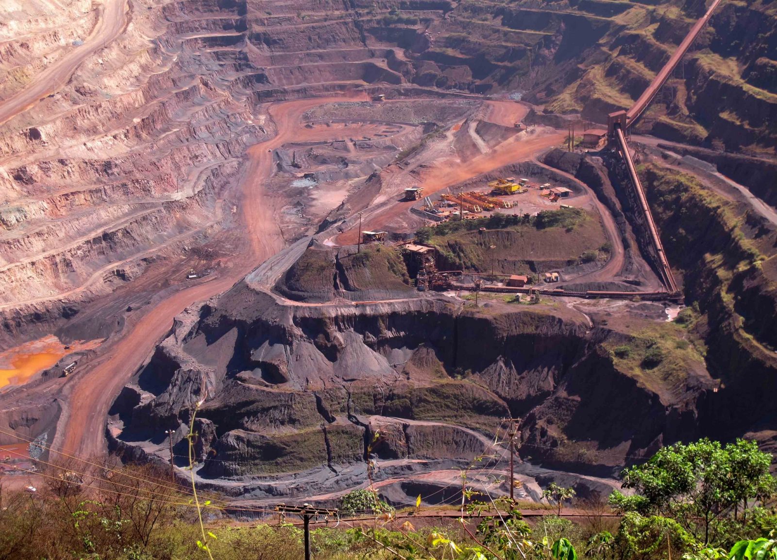 Железная руда, крупнейшее месторождение железной руды в россии, запасы железной руды в мире, способы добычи, свойства, применение, лотарингский железорудный бассейн