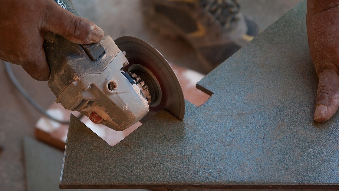 Чем резать керамическую плитку: 4 хака резки без сколов — под углом, и полукругом