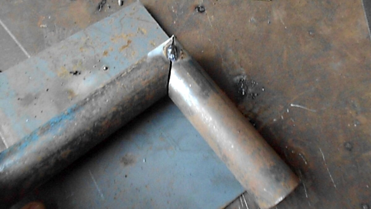 Как обрезать трубу ровно болгаркой: видео-инструкция по монтажу своими руками, под 45 или 90 градусов, чем обрезать металлопластиковое изделие большого диаметра, фото и цена