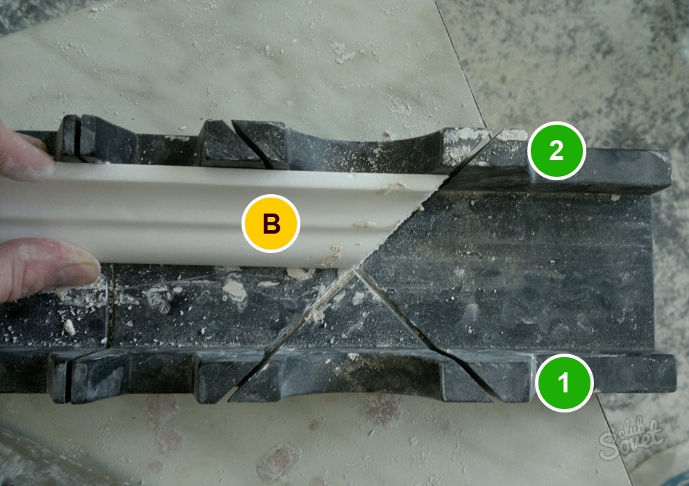 Как резать углы широкого потолочного плинтуса