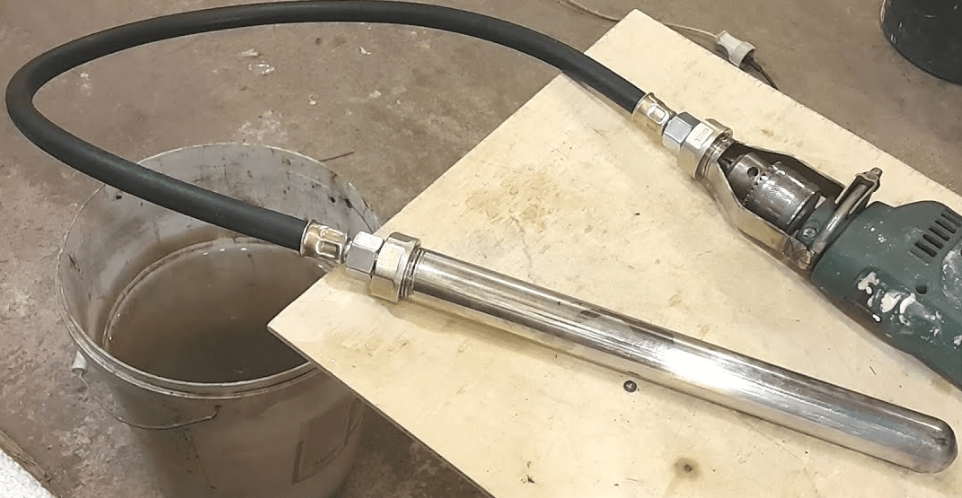Простой вибратор для уплотнения бетона на перфоратор и дрель – мои инструменты