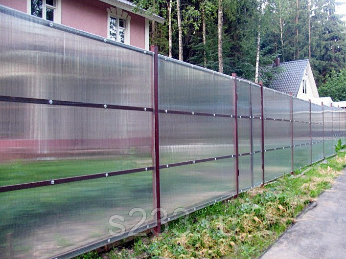 Забор из поликарбоната на металлическом каркасе своими руками: пошаговая инструкция + видео и отзывы