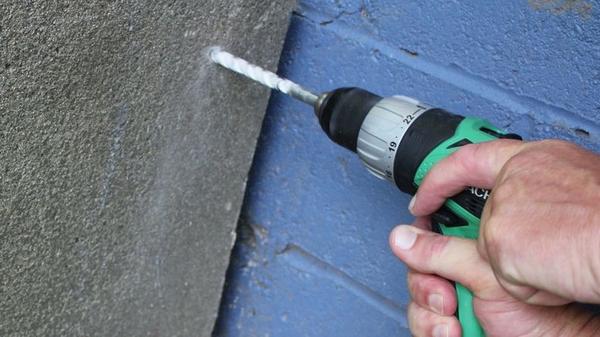 Советы, как просверлить бетонную стену обычной дрелью